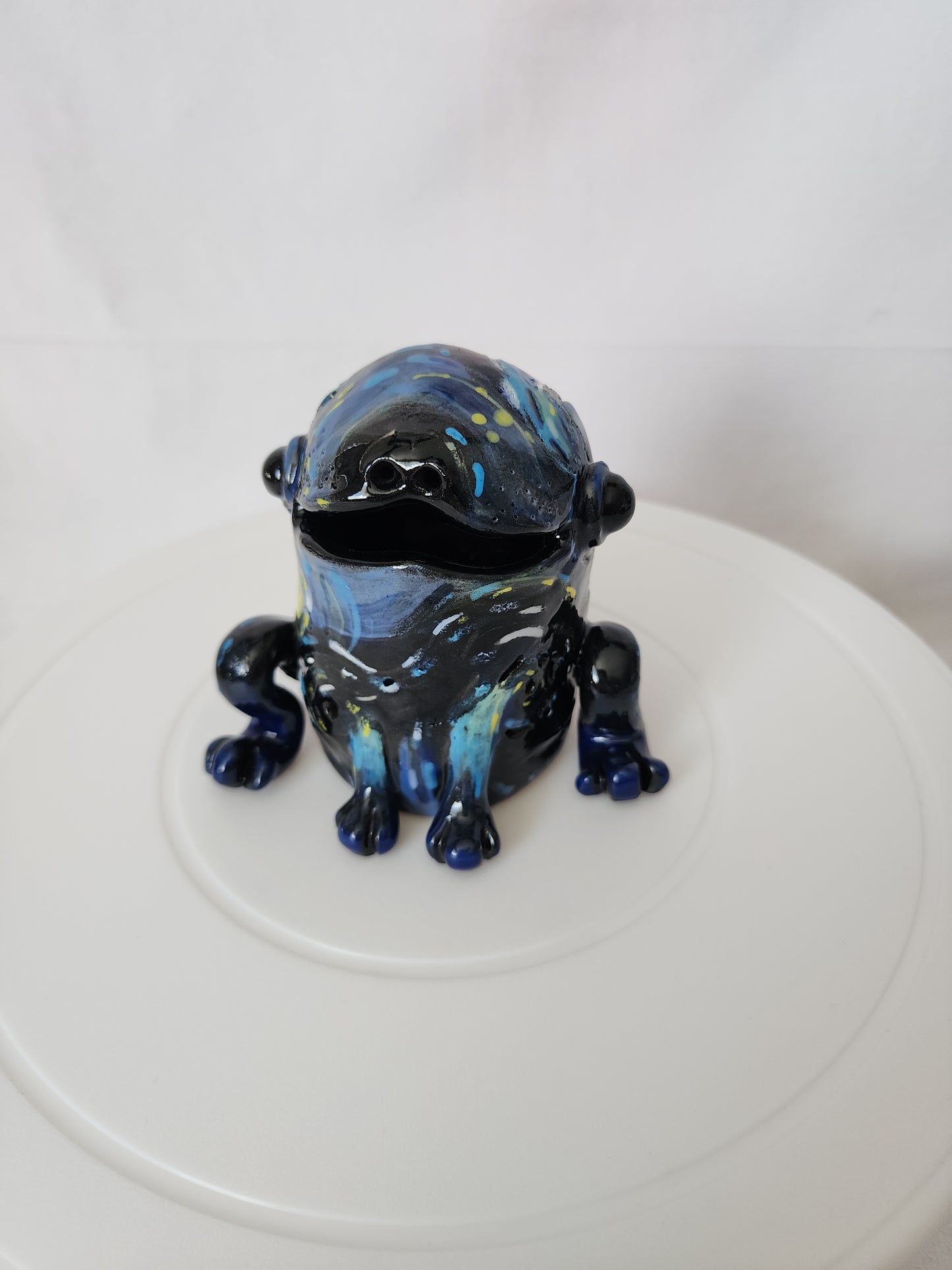 Ceramic starry night frog-dog lamp